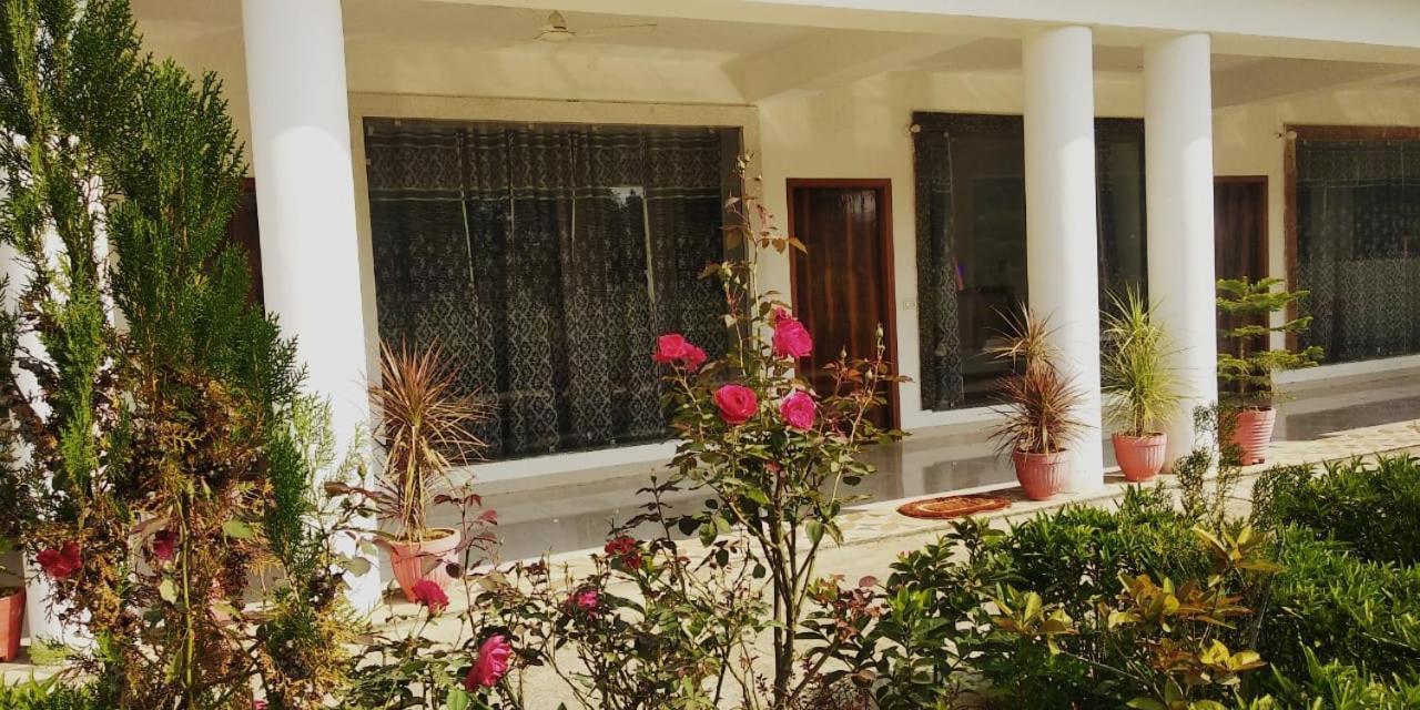 Hotel Radha Rani Mahal Khajurāho Exterior foto